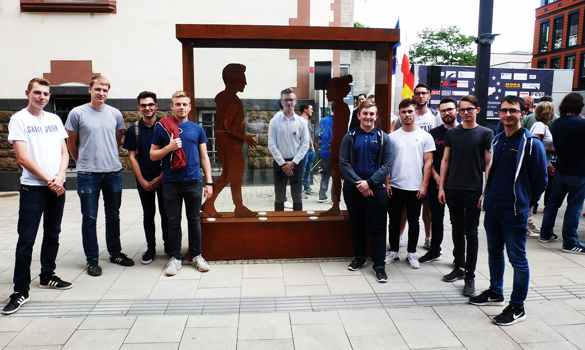 MOBA Apprentices in front of Monument of Friendship